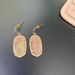 Kendra Scott class is earrings